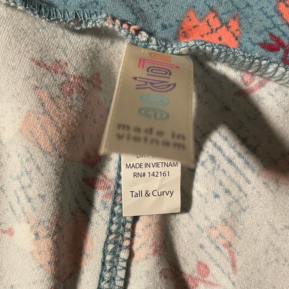 ⭐️4 for $10⭐️Floral Patterned Leggings. Women's Size Large / XL. Buttery Soft. - Picture 5 of 5